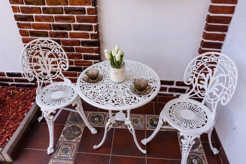 Cozy House With Nice Garden In Heart Of City Center Villa Cluj-Napoca Esterno foto