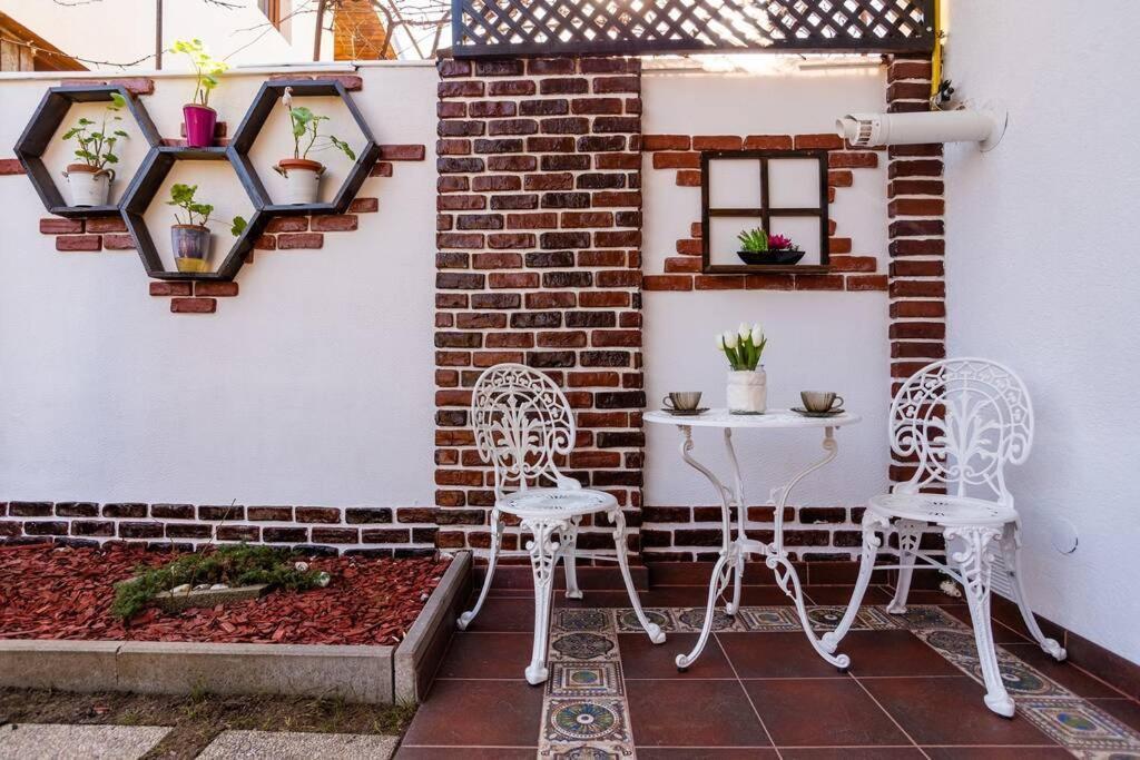 Cozy House With Nice Garden In Heart Of City Center Villa Cluj-Napoca Esterno foto