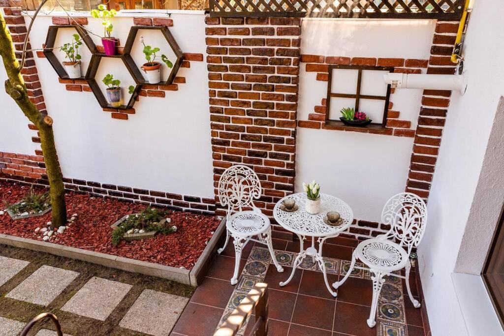 Cozy House With Nice Garden In Heart Of City Center Villa Cluj-Napoca Esterno foto
