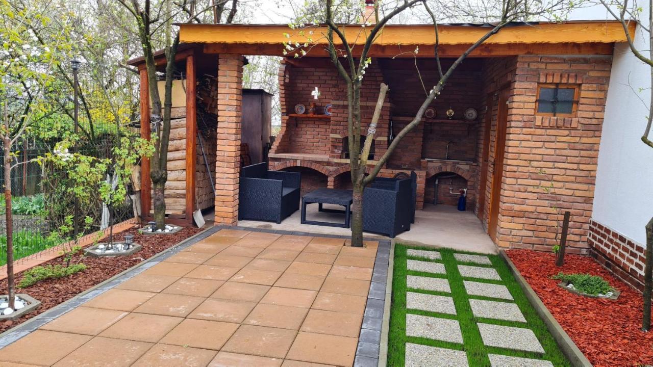 Cozy House With Nice Garden In Heart Of City Center Villa Cluj-Napoca Esterno foto